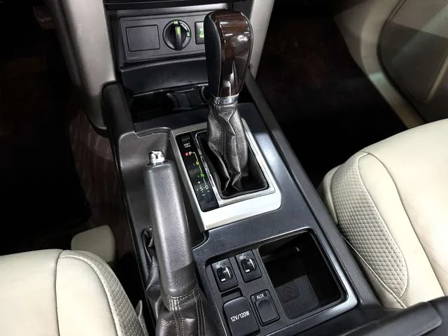 Toyota Prado 2010 4.0L Automatique TX-L intérieur photo 18 Toyota Prado 2010 4.0L Automatique TX-L intérieur photo 18