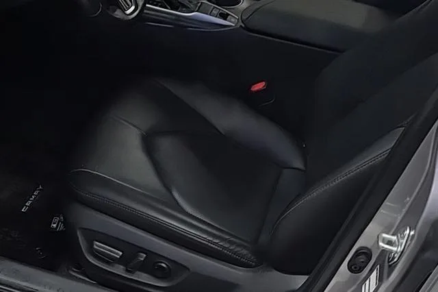 Toyota Camry 2023 2.0G Version de luxe intérieur photo 10