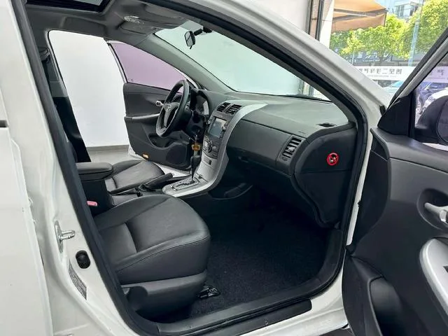 Toyota Corolla 2013 Special Edition 1.6L Auto to Cool GL exterior photo 4 Toyota Corolla 2013 Special Edition 1.6L Auto to Cool GL exterior photo 4