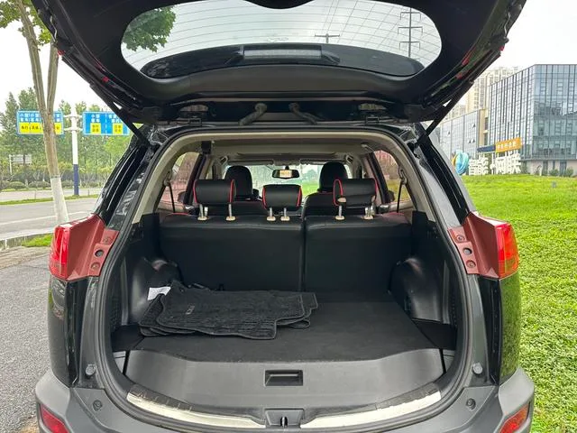 Toyota RAV4 2015 2.0L CVT Version mode à deux roues motrices extérieur photo 6 Toyota RAV4 2015 2.0L CVT Version mode à deux roues motrices extérieur photo 6