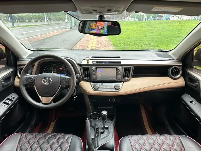 Toyota RAV4 2015 2.0L CVT Version mode à deux roues motrices intérieur photo 16 Toyota RAV4 2015 2.0L CVT Version mode à deux roues motrices intérieur photo 16