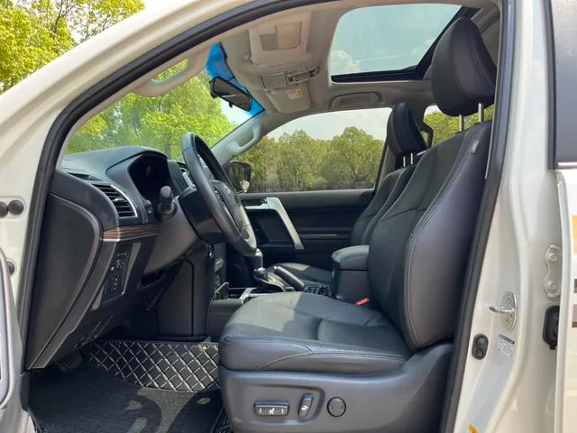 Toyota Prado 2018 3.5L Automatic TX-L Rear spare wheel exterior photo 3 Toyota Prado 2018 3.5L Automatic TX-L Rear spare wheel exterior photo 3