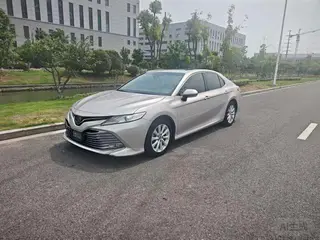 Toyota Camry 2018 2.0G Роскошная версия