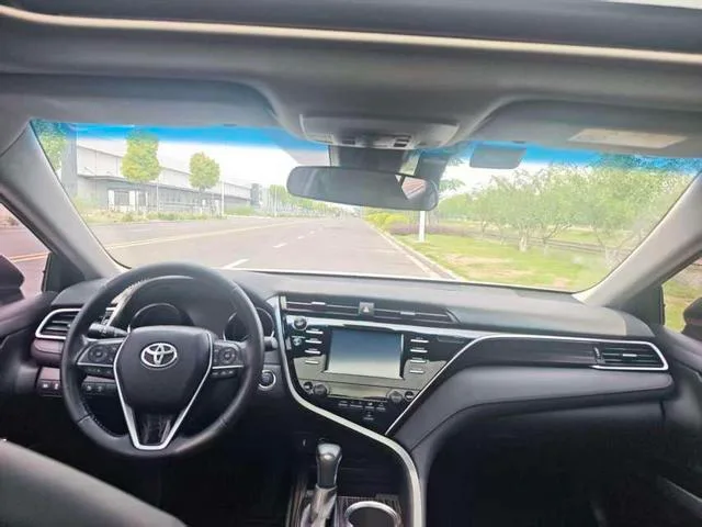 Toyota Camry 2018 2.0G Edición de lujo interior foto 9