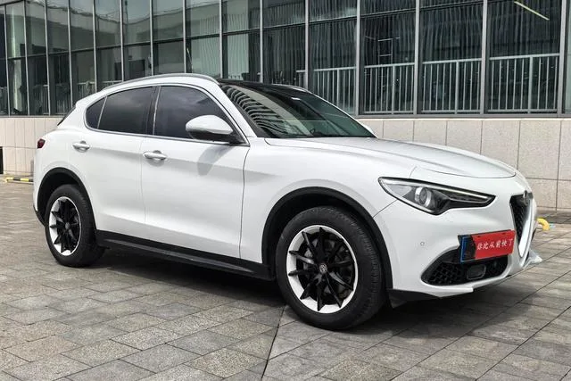 Alfa Romeo Stelvio 2017 2.0T 200HP Luxury Edition exterior photo 4 Alfa Romeo Stelvio 2017 2.0T 200HP Luxury Edition exterior photo 4