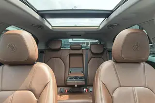 Alfa Romeo Stelvio 2017 2.0T 200HP Luxury Edition interior photo 17 Alfa Romeo Stelvio 2017 2.0T 200HP Luxury Edition interior photo 17
