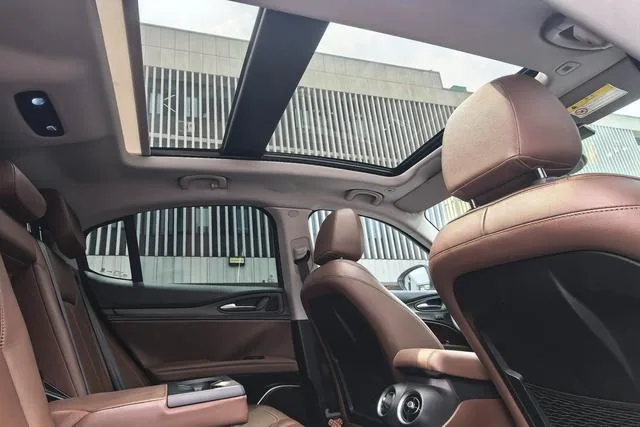 Alfa Romeo Stelvio 2017 2.0T 200HP Luxury Edition interior photo 19 Alfa Romeo Stelvio 2017 2.0T 200HP Luxury Edition interior photo 19