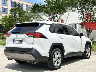Toyota RAV4 2021 2.0L CVT Mode à deux roues motrices Plus Version extérieur photo 4