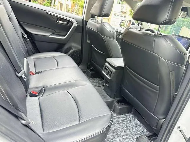 Toyota RAV4 2021 2.0L CVT Mode à deux roues motrices Plus Version intérieur photo 11