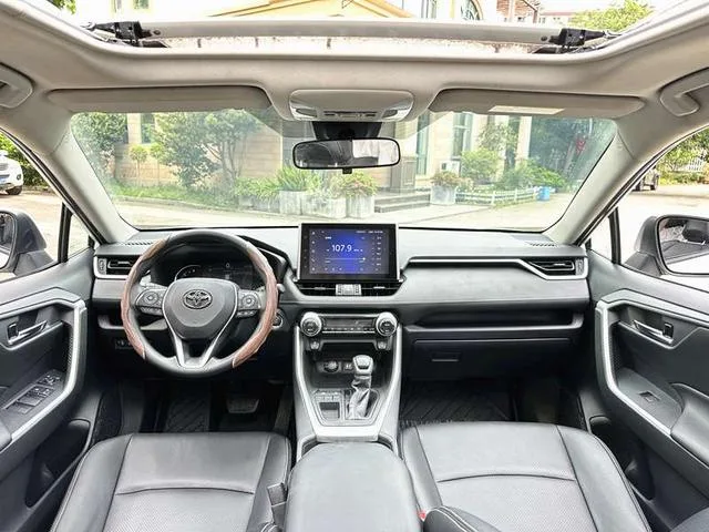 Toyota RAV4 2021 2.0L CVT Mode à deux roues motrices Plus Version intérieur photo 16