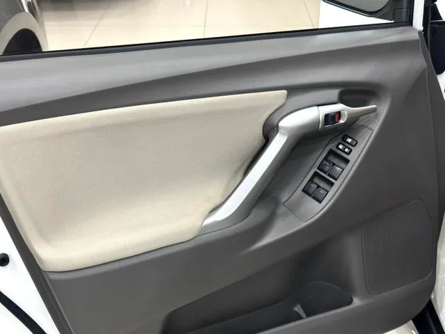 Toyota Verso 2015 180E CVT Versión transfronteriza interior foto 16 Toyota Verso 2015 180E CVT Versión transfronteriza interior foto 16