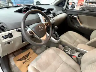 Toyota Verso 2015 180E CVT Versión transfronteriza interior foto 17 Toyota Verso 2015 180E CVT Versión transfronteriza interior foto 17