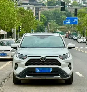 Toyota RAV4 2021 2.0L CVT Moda de tracción en dos ruedas Plus Edición exterior foto 2