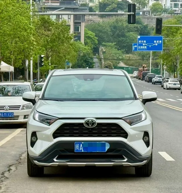 Toyota RAV4 2021 2.0L CVT Moda de tracción en dos ruedas Plus Edición exterior foto 2