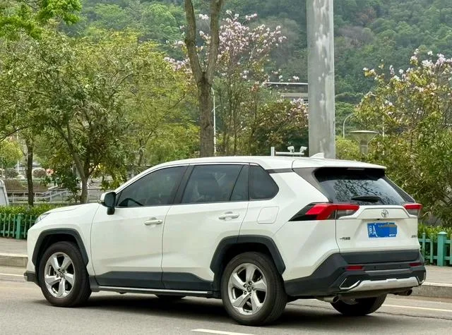 Toyota RAV4 2021 2.0L CVT Moda de tracción en dos ruedas Plus Edición exterior foto 3
