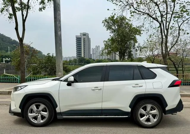 Toyota RAV4 2021 2.0L CVT Moda de tracción en dos ruedas Plus Edición exterior foto 5