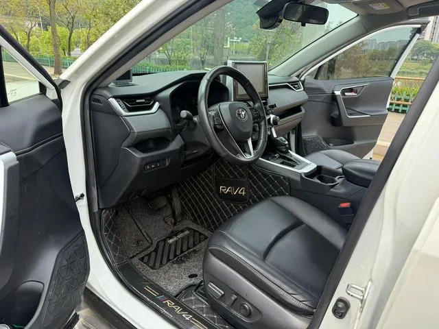 Toyota RAV4 2021 2.0L CVT Moda de tracción en dos ruedas Plus Edición interior foto 6