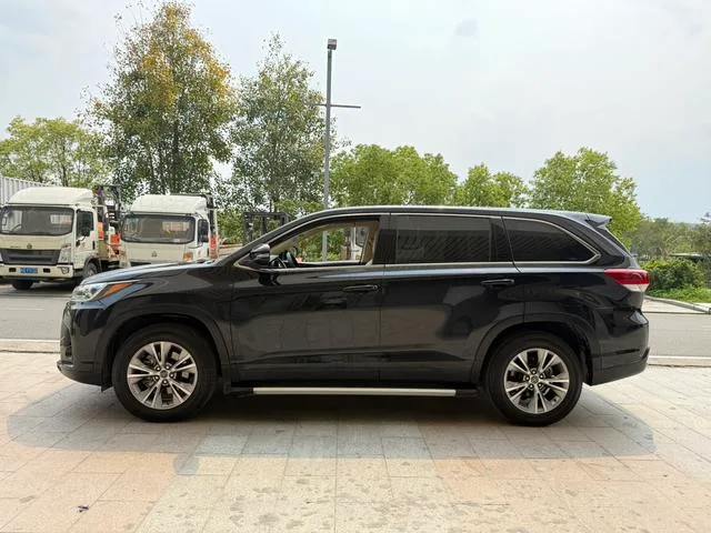 Toyota Highlander 2021 2.0T 4WD Elite Edition 7 Asiento exterior foto 4 Toyota Highlander 2021 2.0T 4WD Elite Edition 7 Asiento exterior foto 4