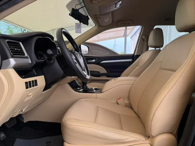 Toyota Highlander 2021 2.0T 4WD Elite Edition 7 Asiento interior foto 9 Toyota Highlander 2021 2.0T 4WD Elite Edition 7 Asiento interior foto 9