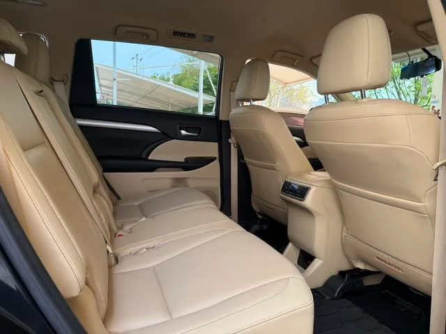 Toyota Highlander 2021 2.0T 4WD Elite Edition 7 Asiento interior foto 11 Toyota Highlander 2021 2.0T 4WD Elite Edition 7 Asiento interior foto 11