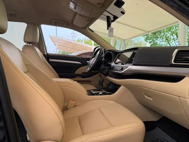 Toyota Highlander 2021 2.0T 4WD Elite Edition 7 Asiento interior foto 12 Toyota Highlander 2021 2.0T 4WD Elite Edition 7 Asiento interior foto 12
