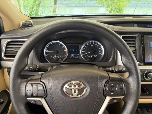Toyota Highlander 2021 2.0T 4WD Elite Edition 7 Asiento interior foto 15 Toyota Highlander 2021 2.0T 4WD Elite Edition 7 Asiento interior foto 15