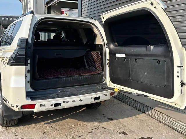 Toyota Prado 2018 3.5L Automatic TX-L Rear spare wheel exterior photo 5 Toyota Prado 2018 3.5L Automatic TX-L Rear spare wheel exterior photo 5