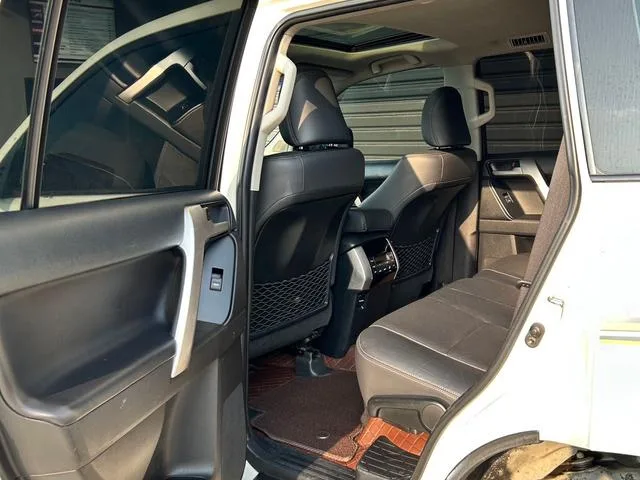 Toyota Prado 2018 3.5L Automatic TX-L Rear spare wheel exterior photo 7 Toyota Prado 2018 3.5L Automatic TX-L Rear spare wheel exterior photo 7