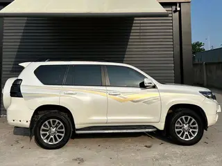 Toyota Prado 2018 3.5L Automatic TX-L Rear spare wheel interior photo 11 Toyota Prado 2018 3.5L Automatic TX-L Rear spare wheel interior photo 11