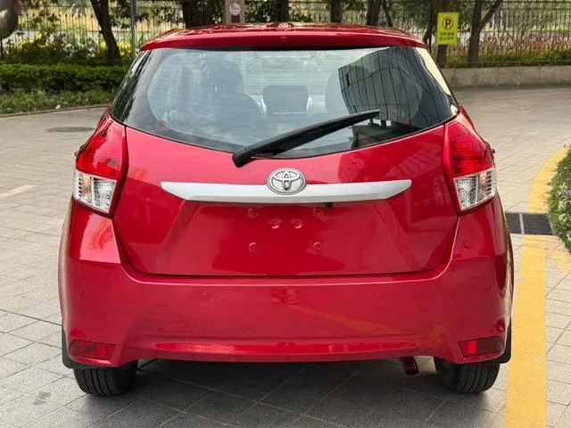 Toyota Yaris L 2015 1.5G Édition spéciale de toit ouvrant automatique extérieur photo 5 Toyota Yaris L 2015 1.5G Édition spéciale de toit ouvrant automatique extérieur photo 5