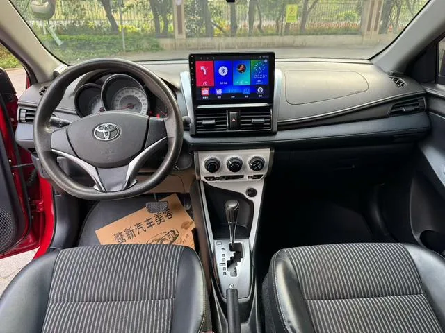 Toyota Yaris L 2015 1.5G Édition spéciale de toit ouvrant automatique intérieur photo 9 Toyota Yaris L 2015 1.5G Édition spéciale de toit ouvrant automatique intérieur photo 9