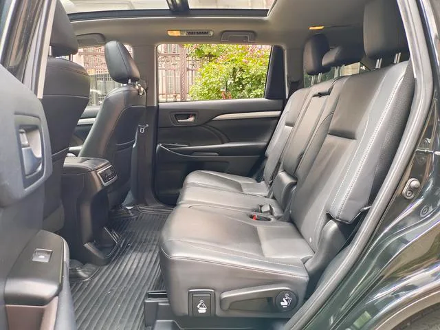 Toyota Highlander 2018 2.0T 4WD Premium Edition 7 Asiento País VI exterior foto 8 Toyota Highlander 2018 2.0T 4WD Premium Edition 7 Asiento País VI exterior foto 8