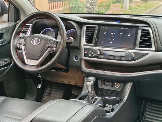 Toyota Highlander 2018 2.0T 4WD Premium Edition 7 Asiento País VI interior foto 13 Toyota Highlander 2018 2.0T 4WD Premium Edition 7 Asiento País VI interior foto 13