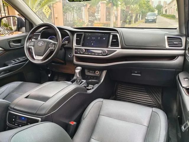 Toyota Highlander 2018 2.0T 4WD Premium Edition 7 Asiento País VI interior foto 15 Toyota Highlander 2018 2.0T 4WD Premium Edition 7 Asiento País VI interior foto 15