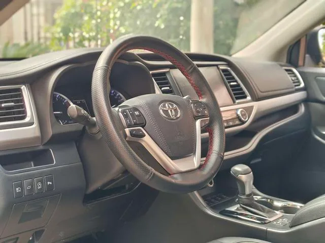Toyota Highlander 2018 2.0T 4WD Premium Edition 7 Asiento País VI interior foto 17 Toyota Highlander 2018 2.0T 4WD Premium Edition 7 Asiento País VI interior foto 17