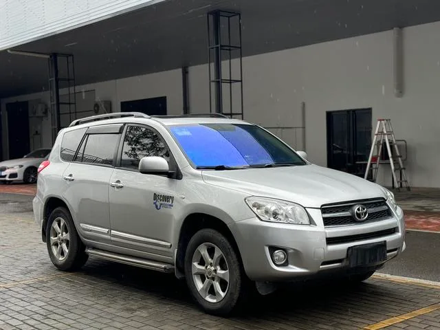 Toyota RAV4 2011 2.0L Automatic Classic Edition exterior photo 3