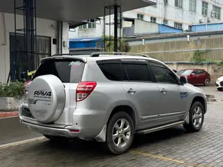 Toyota RAV4 2011 2.0L Automatic Classic Edition interior photo 12