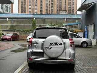 Toyota RAV4 2011 2.0L Automatic Classic Edition interior photo 13
