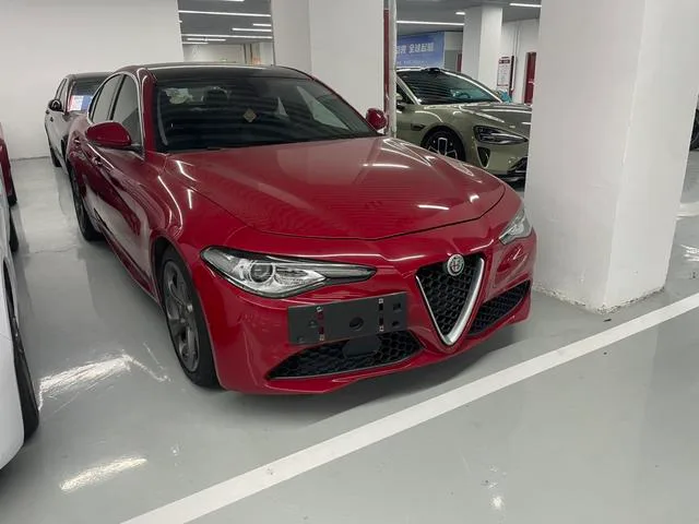 Alfa Romeo Giulia 2017 2.0T 280HP Luxury Edition exterior photo 3 Alfa Romeo Giulia 2017 2.0T 280HP Luxury Edition exterior photo 3