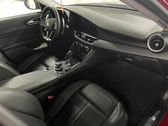 Alfa Romeo Giulia 2017 2.0T 280HP Luxury Edition exterior photo 5 Alfa Romeo Giulia 2017 2.0T 280HP Luxury Edition exterior photo 5