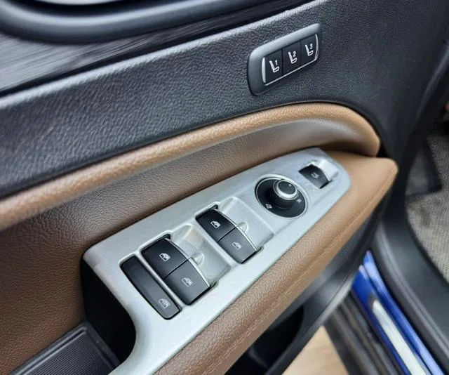 Alfa Romeo Stelvio 2017 2.0T 200HP Luxury Edition interior photo 11 Alfa Romeo Stelvio 2017 2.0T 200HP Luxury Edition interior photo 11
