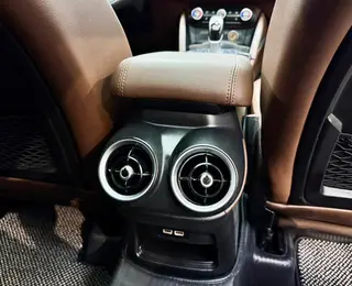 Alfa Romeo Stelvio 2017 2.0T 200HP Luxury Edition interior photo 18 Alfa Romeo Stelvio 2017 2.0T 200HP Luxury Edition interior photo 18