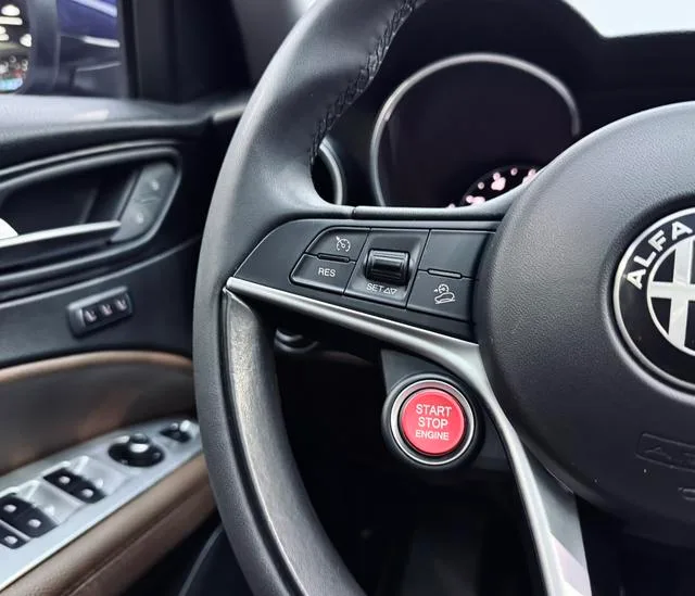 Alfa Romeo Stelvio 2017 2.0T 200HP Luxury Edition interior photo 20 Alfa Romeo Stelvio 2017 2.0T 200HP Luxury Edition interior photo 20