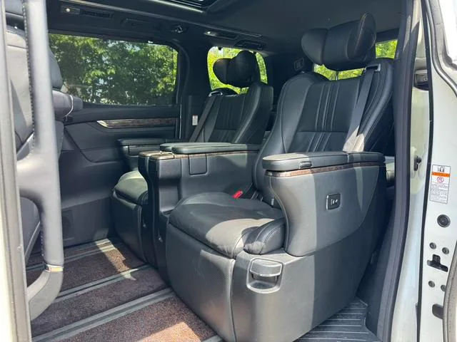Toyota Alphard 2018 Restyling 3.5L Premium Edition interior photo 16 Toyota Alphard 2018 Restyling 3.5L Premium Edition interior photo 16