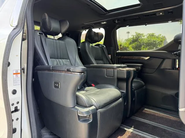 Toyota Alphard 2018 Restyling 3.5L Premium Edition interior photo 18 Toyota Alphard 2018 Restyling 3.5L Premium Edition interior photo 18