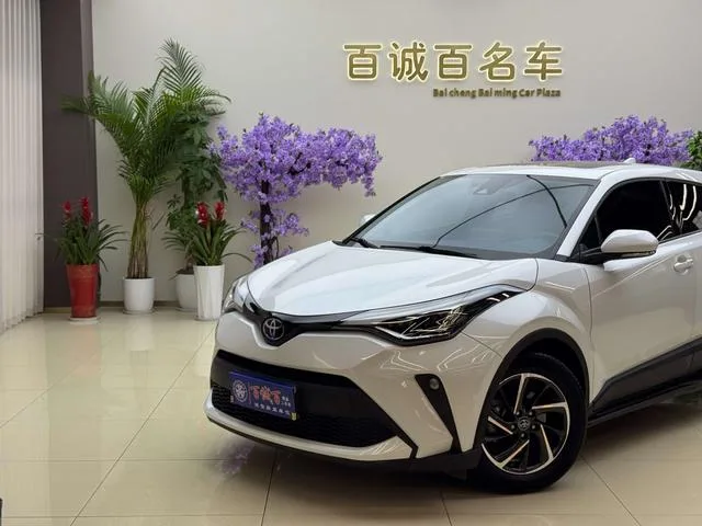 Toyota C-HR 2021 2.0L Version de luxe extérieur photo 2 Toyota C-HR 2021 2.0L Version de luxe extérieur photo 2