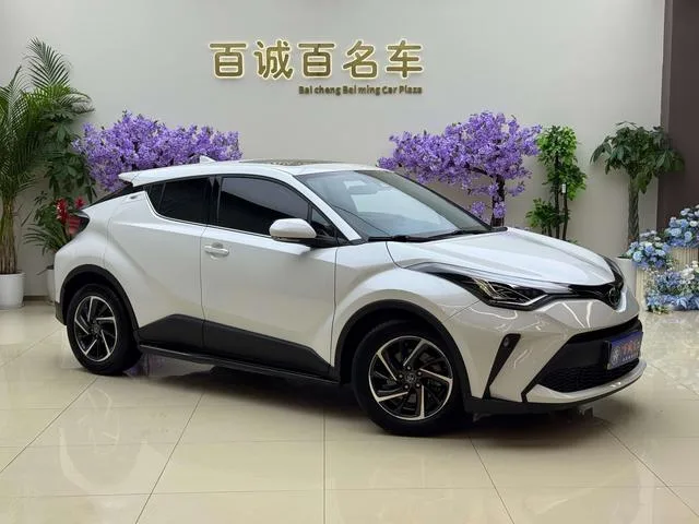 Toyota C-HR 2021 2.0L Version de luxe extérieur photo 3 Toyota C-HR 2021 2.0L Version de luxe extérieur photo 3