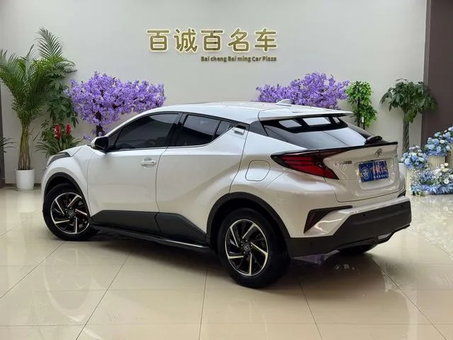 Toyota C-HR 2021 2.0L Version de luxe extérieur photo 7 Toyota C-HR 2021 2.0L Version de luxe extérieur photo 7