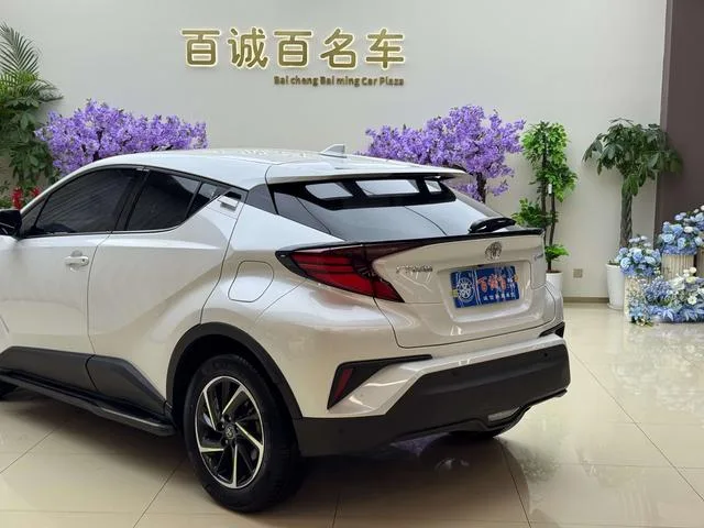 Toyota C-HR 2021 2.0L Version de luxe extérieur photo 8 Toyota C-HR 2021 2.0L Version de luxe extérieur photo 8