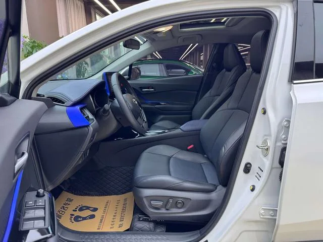 Toyota C-HR 2021 2.0L Version de luxe extérieur photo 9 Toyota C-HR 2021 2.0L Version de luxe extérieur photo 9